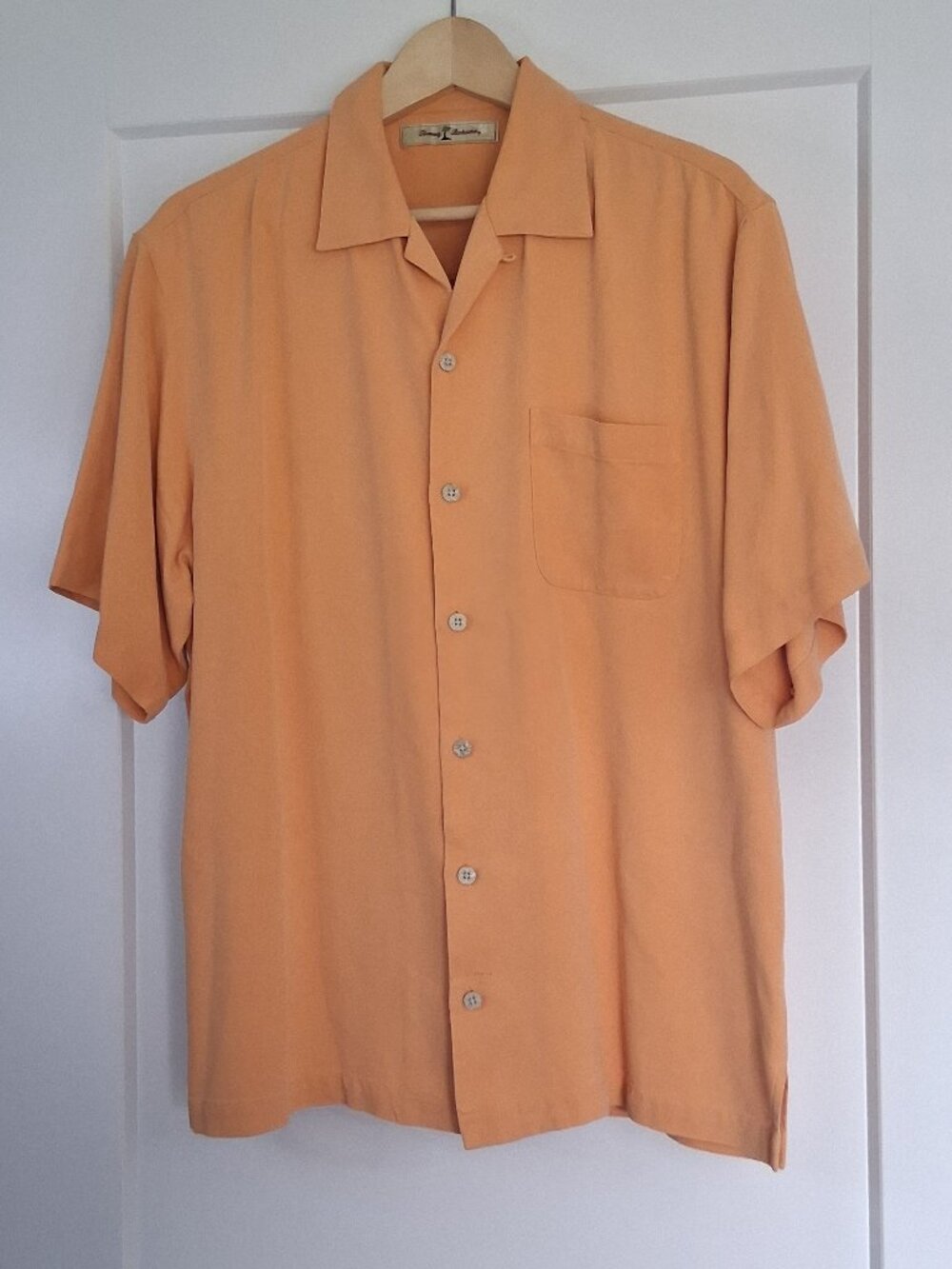 Tommy Bahama Mens Medium 100% Silk Camp Shirt Peach Button Up Short Sleeve